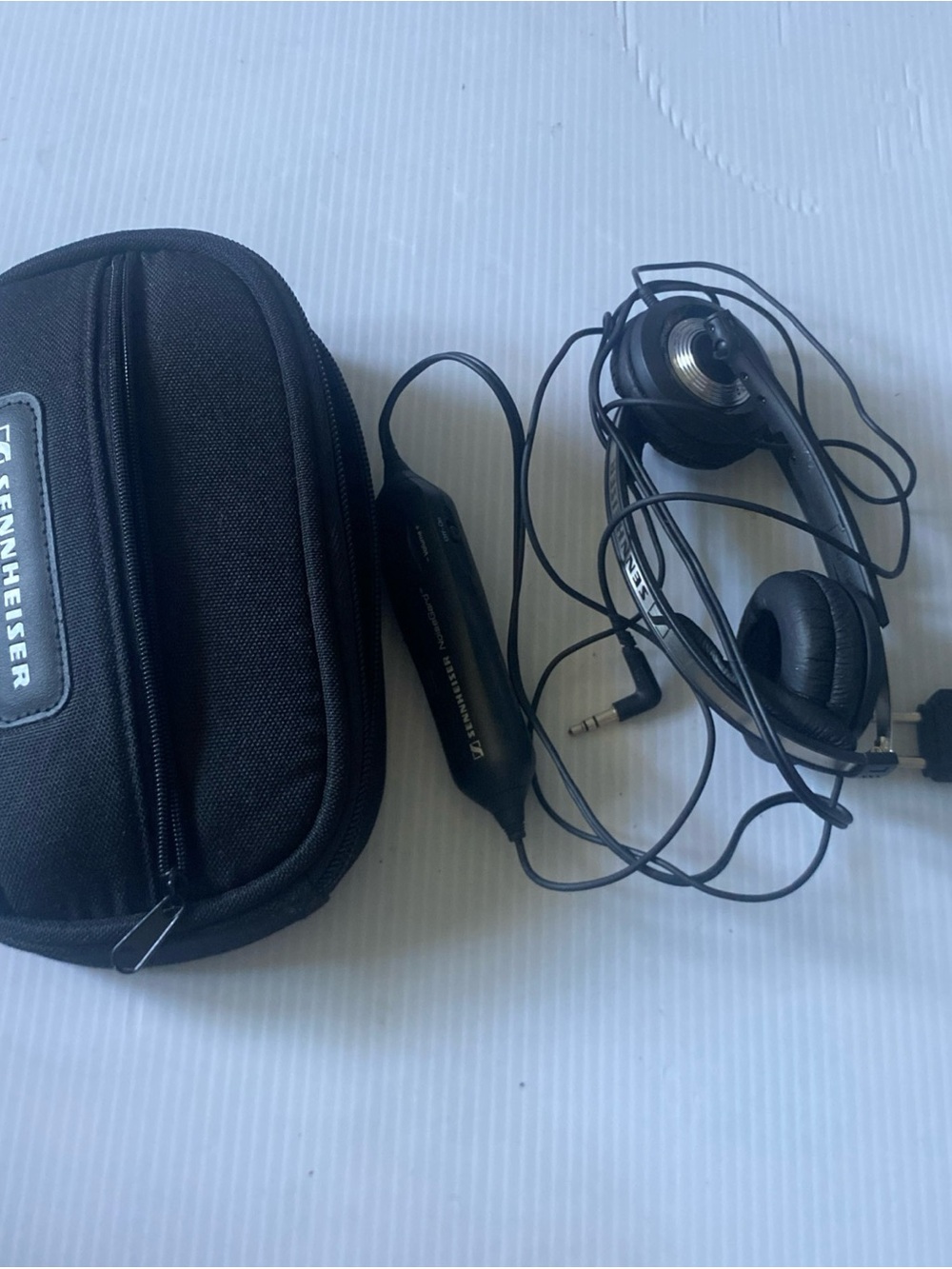 Sennheiser noise reducing headphones & Black Compact Carry Case